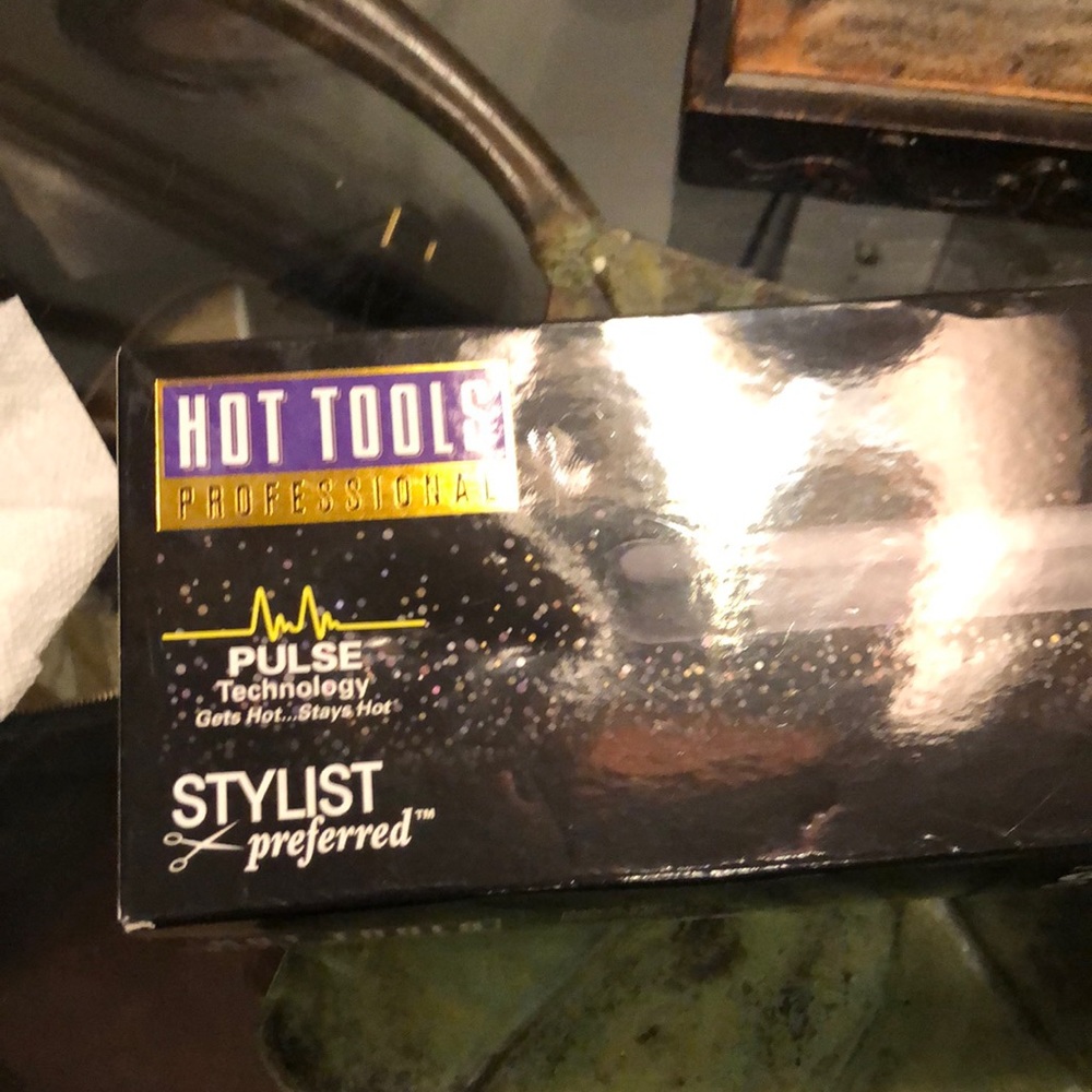 NWOT Hot Tools 1” Flipperless ceramic wand